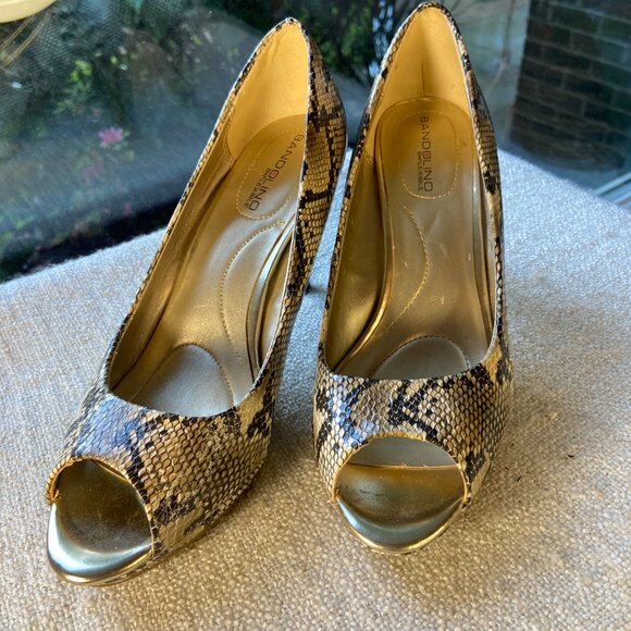 Bandolino Shoes - Bandolino vegan snake sking peep toe medium heel platform pumps S 7.5